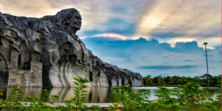 Mother's Monument