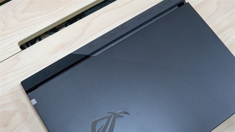 Mặt trên của ASUS ROG Strix G17.