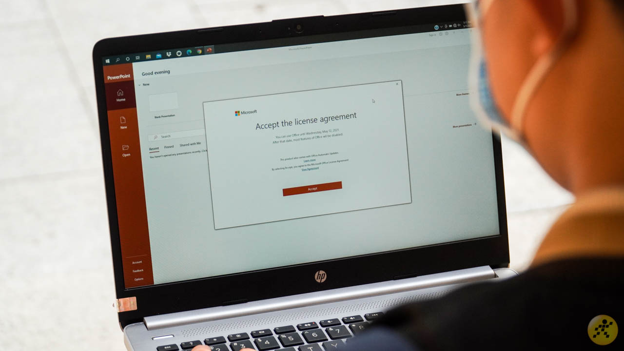 Độ sáng màn hình cao cho phép bạn sử dụng ngoài trời