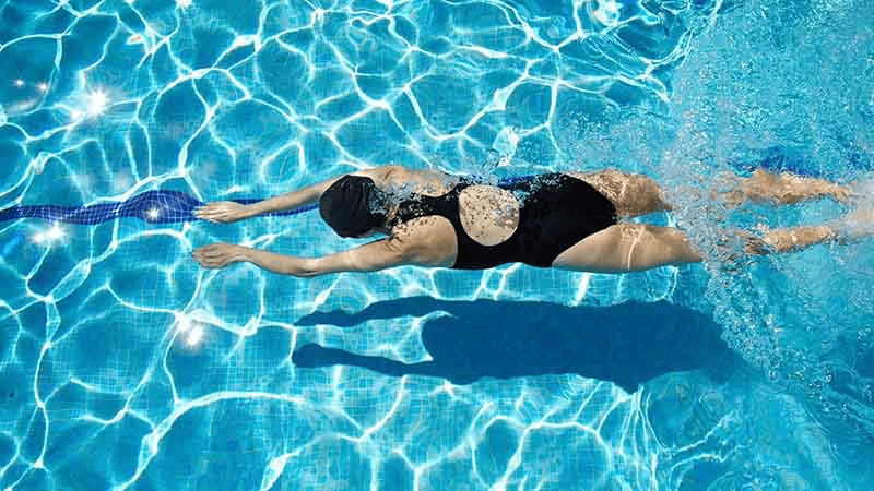 Mùa hè nắng nóng, xem ngay những lợi ích tuyệt vời của việc bơi lội nhé
