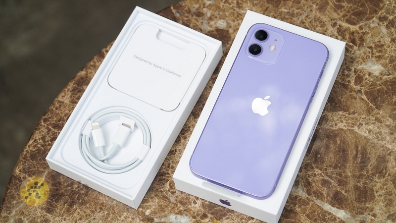 On The Hands Of Purple Iphone 12 In Vietnam Dreamy And Seductive Colors Contribute To The Gentle Beauty For Women Electrodealpro