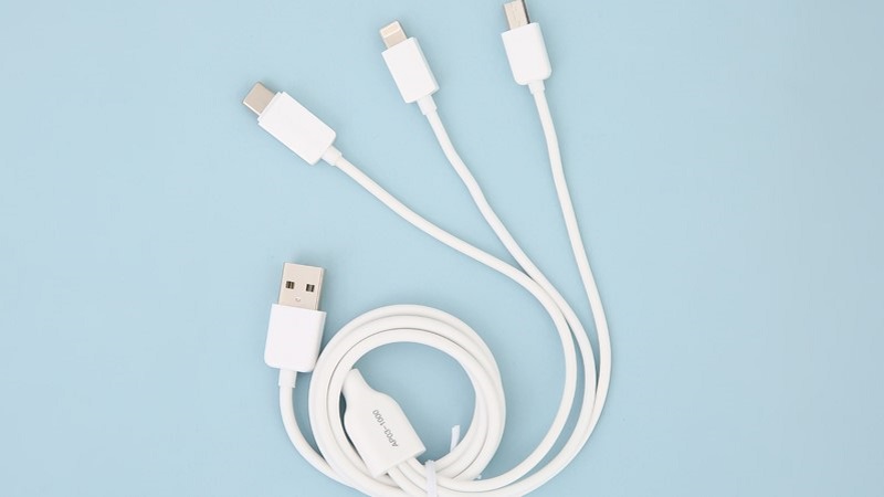 Cáp 3 đầu giúp bạn có thể sạc nhiều dòng điện thoại khác nhau chỉ với 1 sợi dây sạc