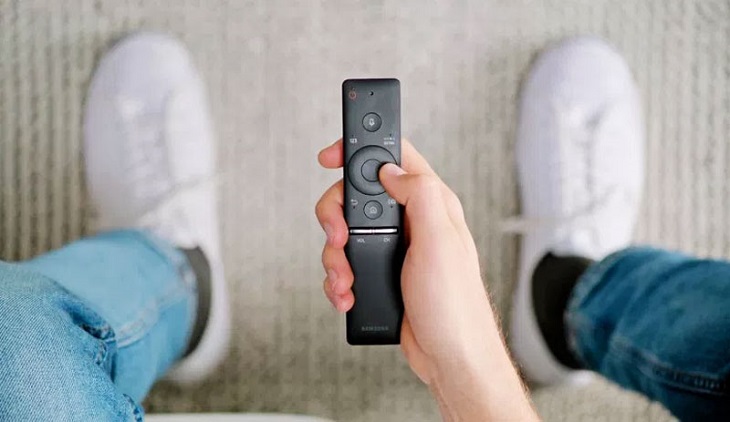 Cách kết nối điều khiển TV Samsung & khắc phục lỗi khi không hoạt động > Kiểm tra remote với tivi khác cùng loại