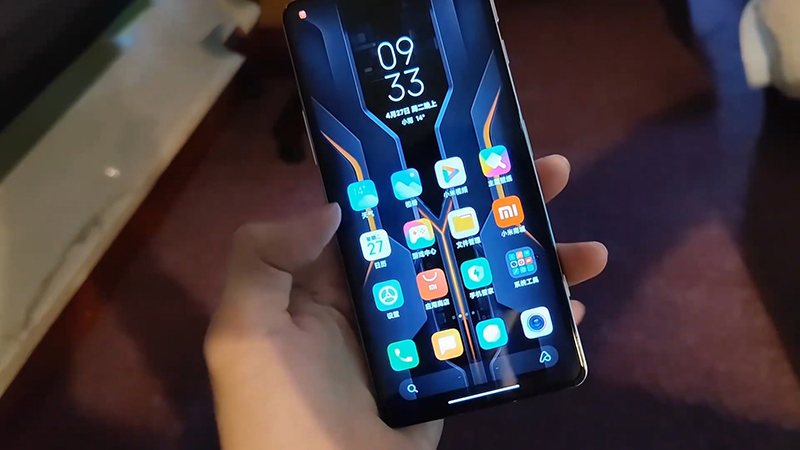 Xiaomi POCO F3 GT có màn hình đẹp và tần số quét cao mượt mà