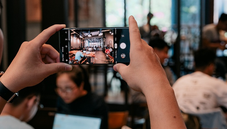 Vì sao bạn nên mua một smartphone có chế độ chỉnh tay?