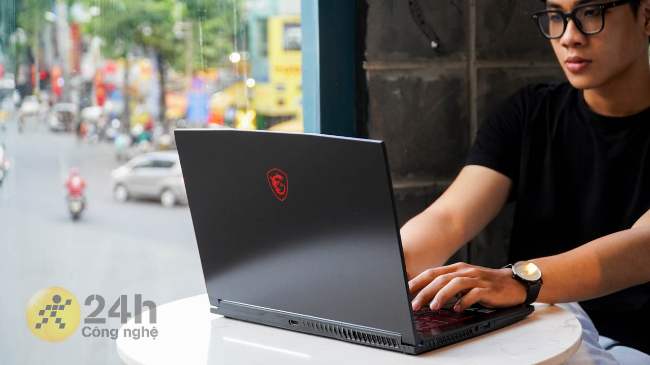 Chiếc laptop mang đến một thiết kế hài hòa và dễ tiếp cận