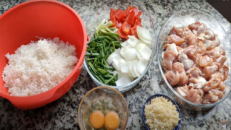 How to make delicious and delicious fried chicken fried rice