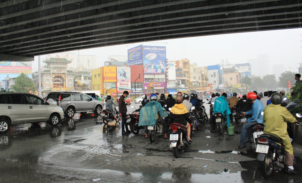 7 lưu ý khi di chuyển trong mùa mưa để đảm bảo an toàn cho mọi người