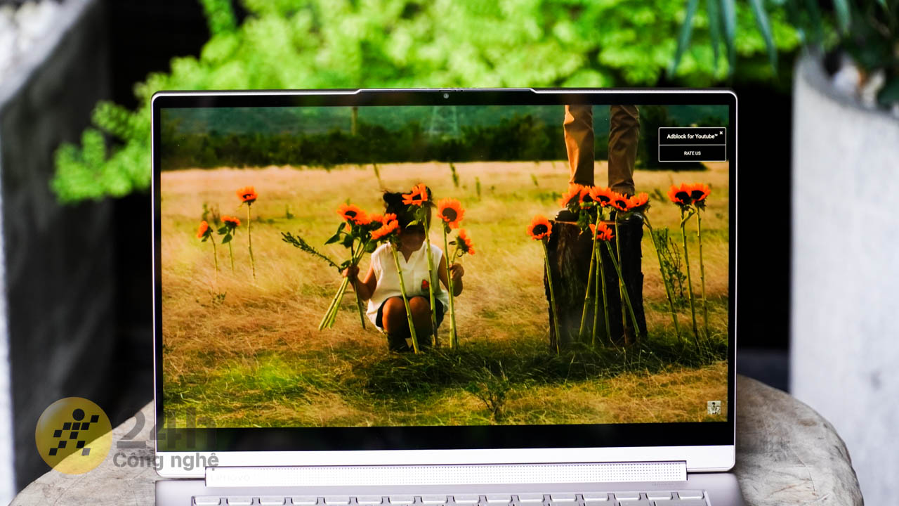 Lenovo Yoga 9 sở hữu màn hình 14 inch và độ phân giải 4K