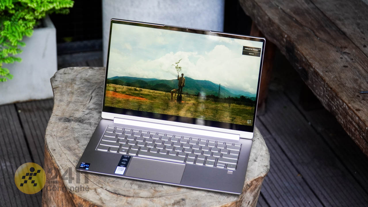 Bạn có thể gập laptop 360 độ và biến thiết bị thành tablet chuyên dụng