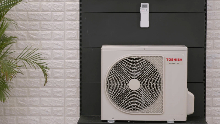 RAS-H10E2KCVG-V: Máy lạnh Toshiba Inverter 1 HP detox không khí, top 3 máy lạnh bán chạy 5 tháng đầu năm 2021 > Dàn nóng máy lạnh Toshiba được thiết kế chắc chắn, gọn gàng