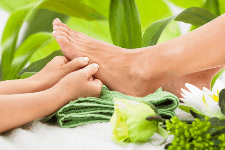 Cách massage chân đúng cách