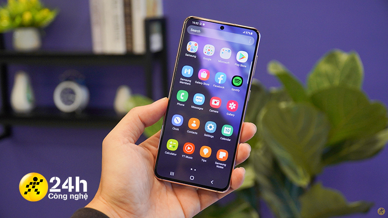 Mình cảm thấy may mắn khi Galaxy S21 5G có màn hình phẳng thay vì màn hình cong Mình cảm thấy may mắn khi Galaxy S21 5G có màn hình phẳng thay vì màn hình cong