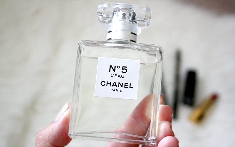 Về thiết kế nước hoa Chanel No.5