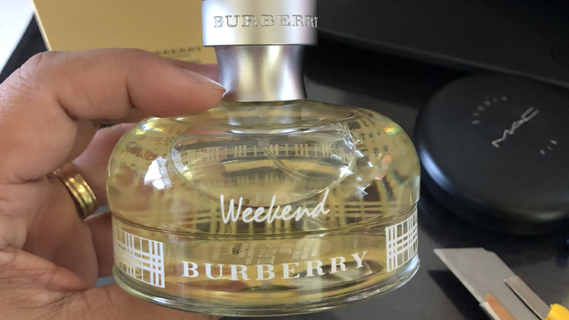 Review nước hoa Burberry Weekend hương hoa cỏ đầy quyến rũ