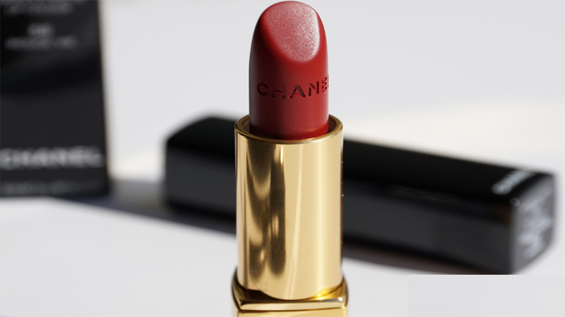 Review Chanel 58 Rouge Vie màu đỏ mận đầy cuốn hút