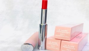 Son Givenchy 301 Soothing Red - Le Rose Perfecto phiên bản son dưỡng vỏ hồng ngọt ngào