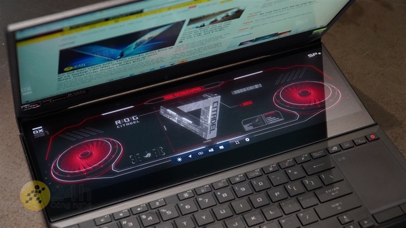 Mần hình phụ đa dụng của ASUS ROG Zephyrus Duo (2021).