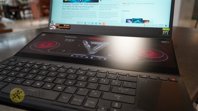 ASUS ROG Zephyrus Duo (2021) có thời lượng pin ở mức khá.