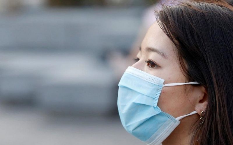 Một số loại khẩu trang gặp tình trạng bị hở giữa khẩu trang và khuôn mặt của người đeo Một số loại khẩu trang gặp tình trạng bị hở giữa khẩu trang và khuôn mặt của người đeo