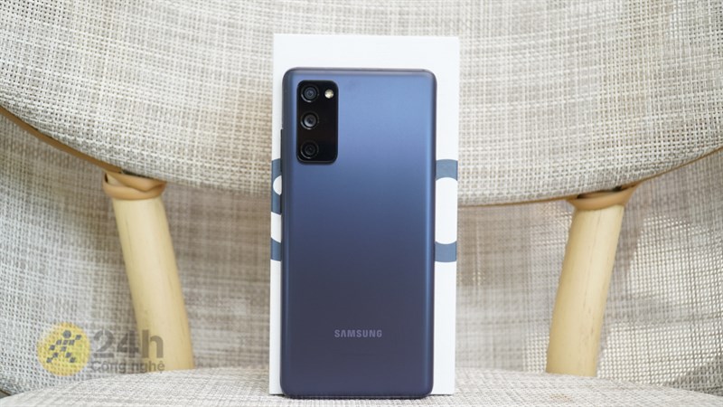 Samsung Galaxy S20 FE với viên pin 5.000 mAh thực sự mang đến thời lượng sử dụng pin tận 10 tiếng hơn 