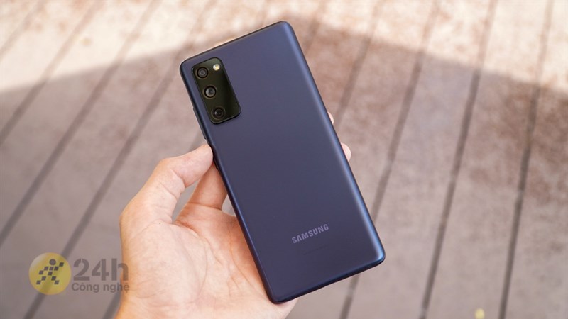 Samsung Galaxy S20 FE mang đến sự cao cấp và chuyên nghiệp trong thiết kế 