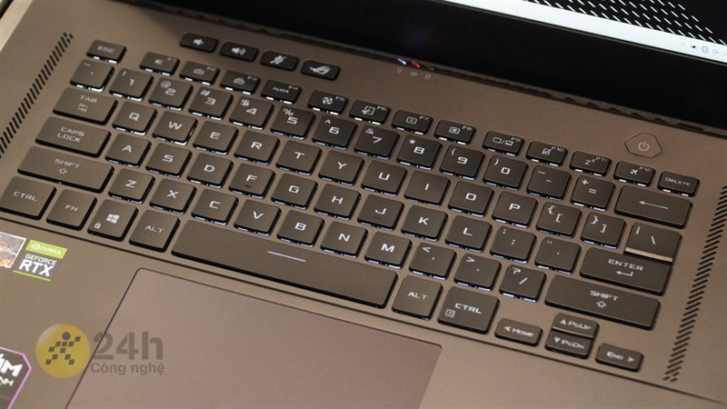 Bàn phím của ROG Zephyrus G15 (2021) hạn chế tiếng ốn khi gõ rất tốt..