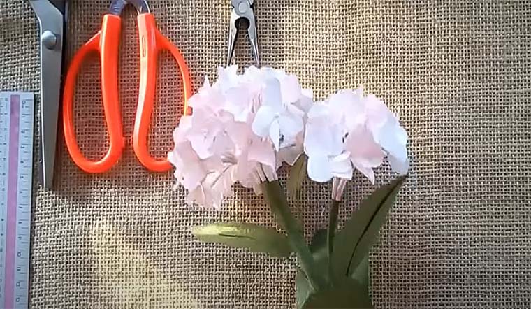 Cách làm hoa cẩm tú bằng giấy nhún