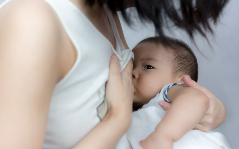 Bật mí cách kích sữa bằng tay hiệu quả dành cho các mẹ