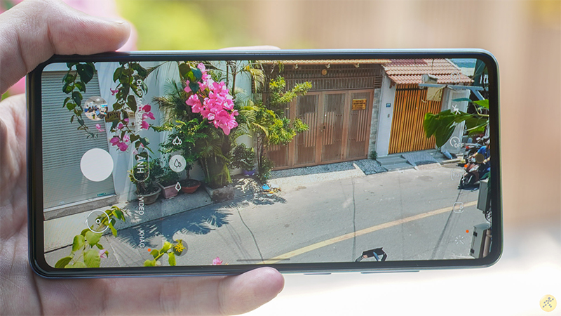 Smartphone Samsung zoom xa ấn tượng