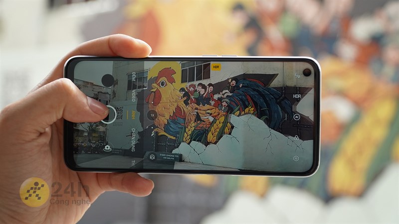 OPPO A74 5G được trang bị màn hình đục lỗ kích thước 6.5 inch