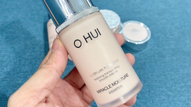 Tinh chất Ohui Miracle Moisture Essence