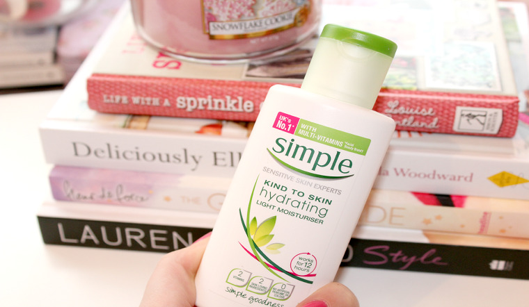 Review chi tiết kem dưỡng da simple kind to skin hydrating light moisturiser