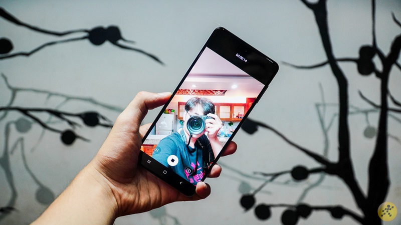 Nhiều mẫu smartphone của Samsung sở hữu camera trước sắc nét, phù hợp cho việc video call