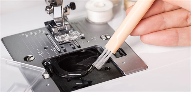 Hướng dẫn cách vệ sinh và bảo quản máy may gia đình hiệu quả
