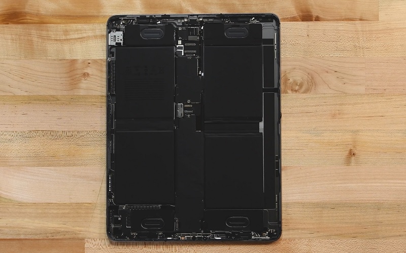 Cùng xem cách màn hình mini-LED hoạt động qua video mổ xẻ iPad Pro M1