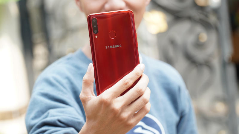 Galaxy A20s đỏ bao ngầu