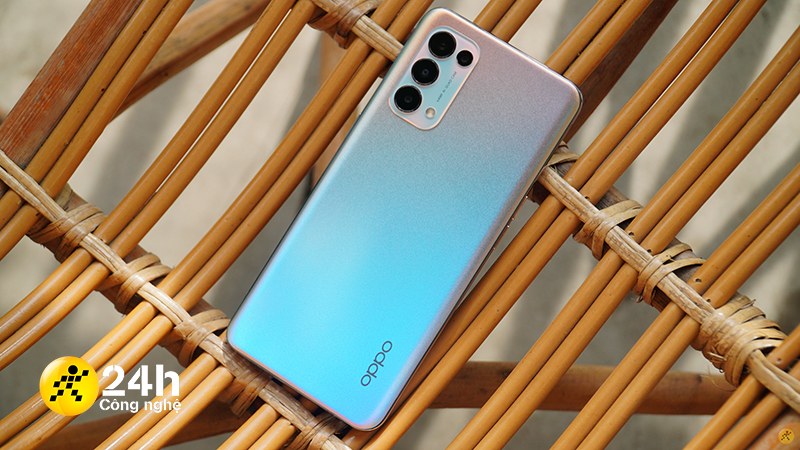 Mặt lưng chuyển biến đầy màu sắc của OPPO Reno5.