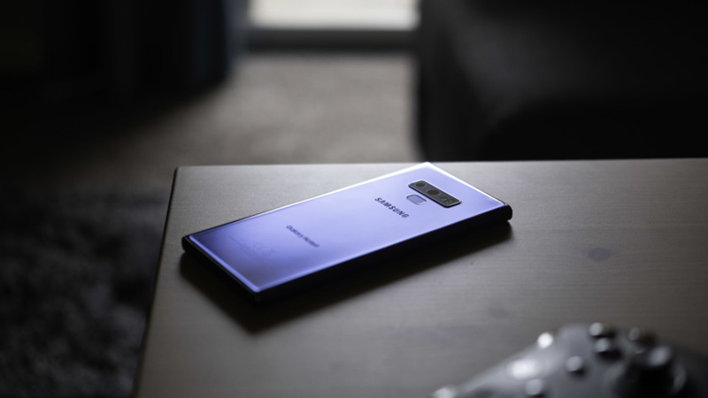 Galaxy Note 9 - sự lựa chọn tối ưu cho những người yêu thích sự cố định và sang trọng. Màn hình tuyệt đẹp Super AMOLED và bút cảm ứng S Pen cho phép tạo nên những tác phẩm nghệ thuật độc đáo. Hãy xem hình ảnh để cảm nhận sự khác biệt của Galaxy Note