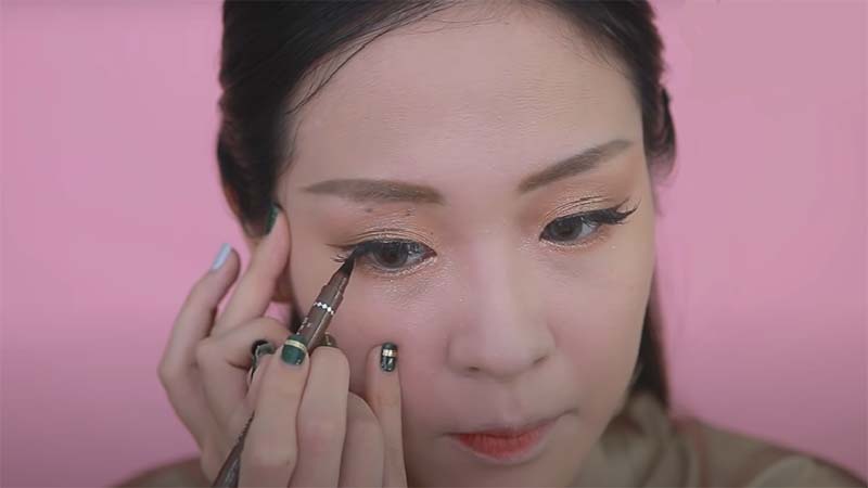 Kẻ eyeliner