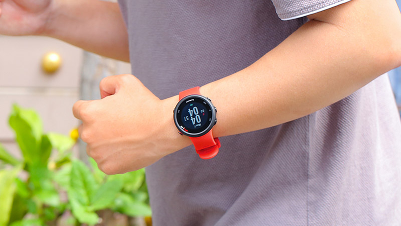 Đồng hồ thông minh Garmin Forerunner 45 dây silicone đỏ Đồng hồ thông minh Garmin Forerunner 45 dây silicone đỏ