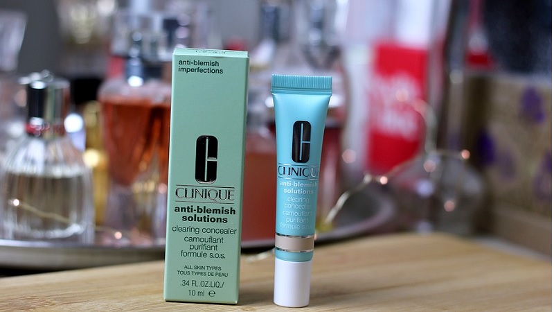 Kem che khuyết điểm Clinique Anti-Blemish Solutions Clearing