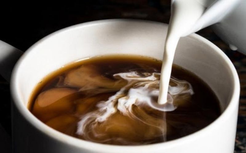 Cà phê được thêm quá nhiều đường và sữa cũng có khả năng gây mất ngủ