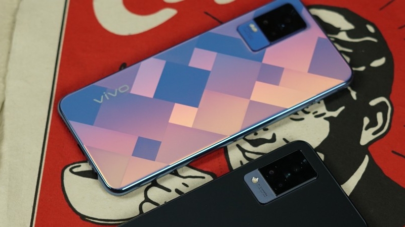 Mặt lưng của Vivo Y73 (2021) có thiết kế giống với Vivo V21e Mặt lưng của Vivo Y73 (2021) có thiết kế giống với Vivo V21e