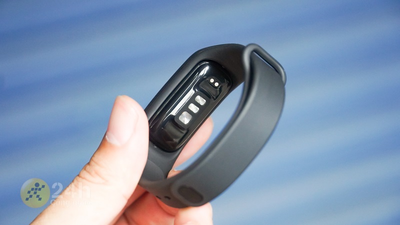 Nhờ vào cảm biến ở phía sau đồng hồ mà sức khỏe của bạn được đảm bảo