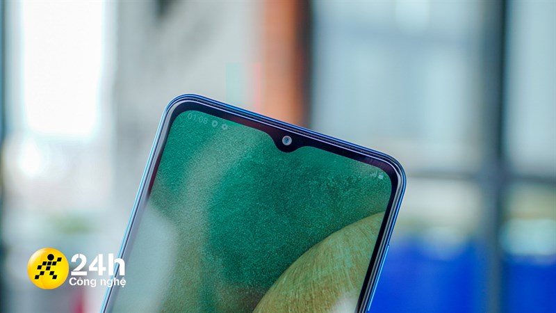 Màn hình mặt trước của Galaxy A12 sở hữu thiết kế giọt nước.