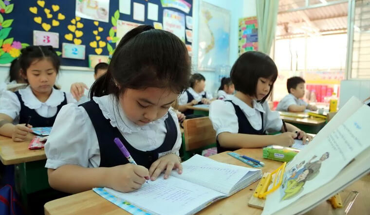 Hướng dẫn làm thủ tục chuyển trường tiểu học cho con