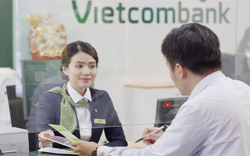 Bạn có thể làm thẻ ATM tại ngân hàng hoặc online