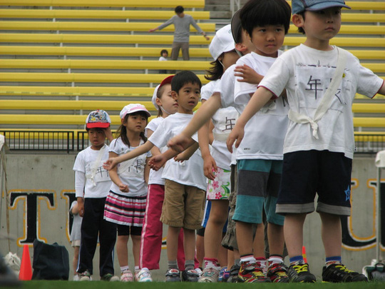 Bố mẹ Nhật luôn tạo cơ hội cho các bé tham gia các hoạt động tập thể