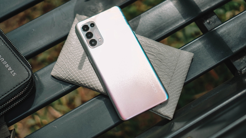 Realme RMX3366 có ngoại hình tương tự OPPO Reno5